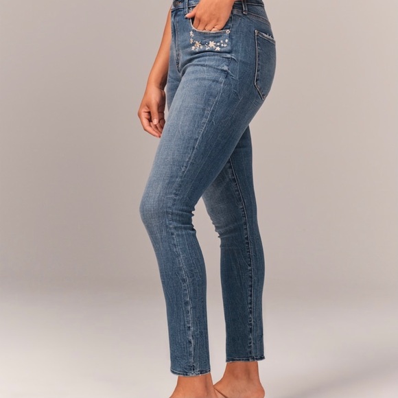 Abercrombie & Fitch Curve Love High Rise Super Skinny Ankle Jeans - Picture 4 of 13